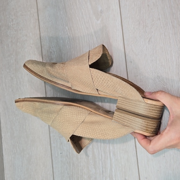 Free People Women At Ease Snakeskin Beige Leather Loafer Mule shoes sz 8.5 - Picture 10 of 16